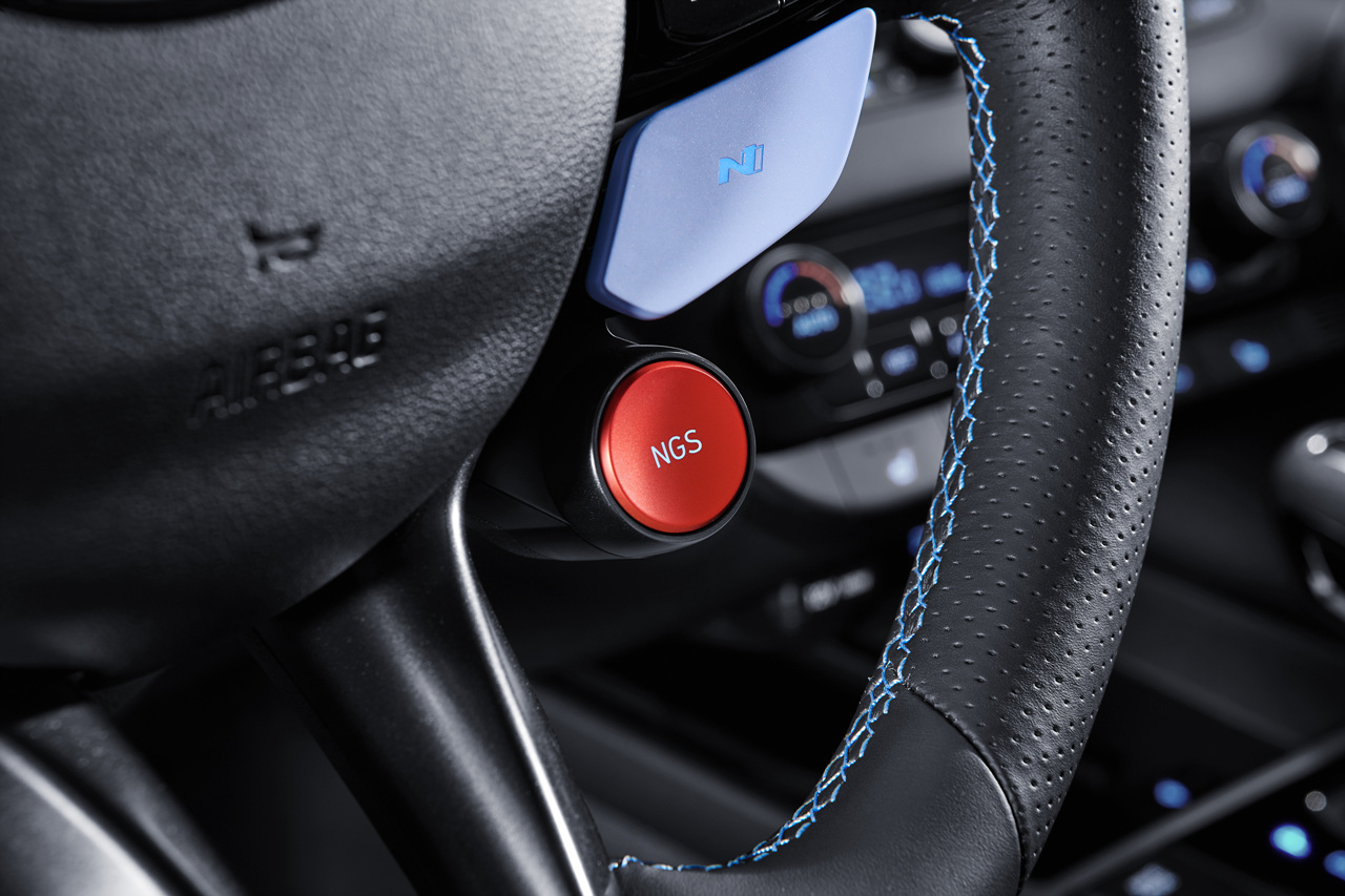 아반떼 N 이미지