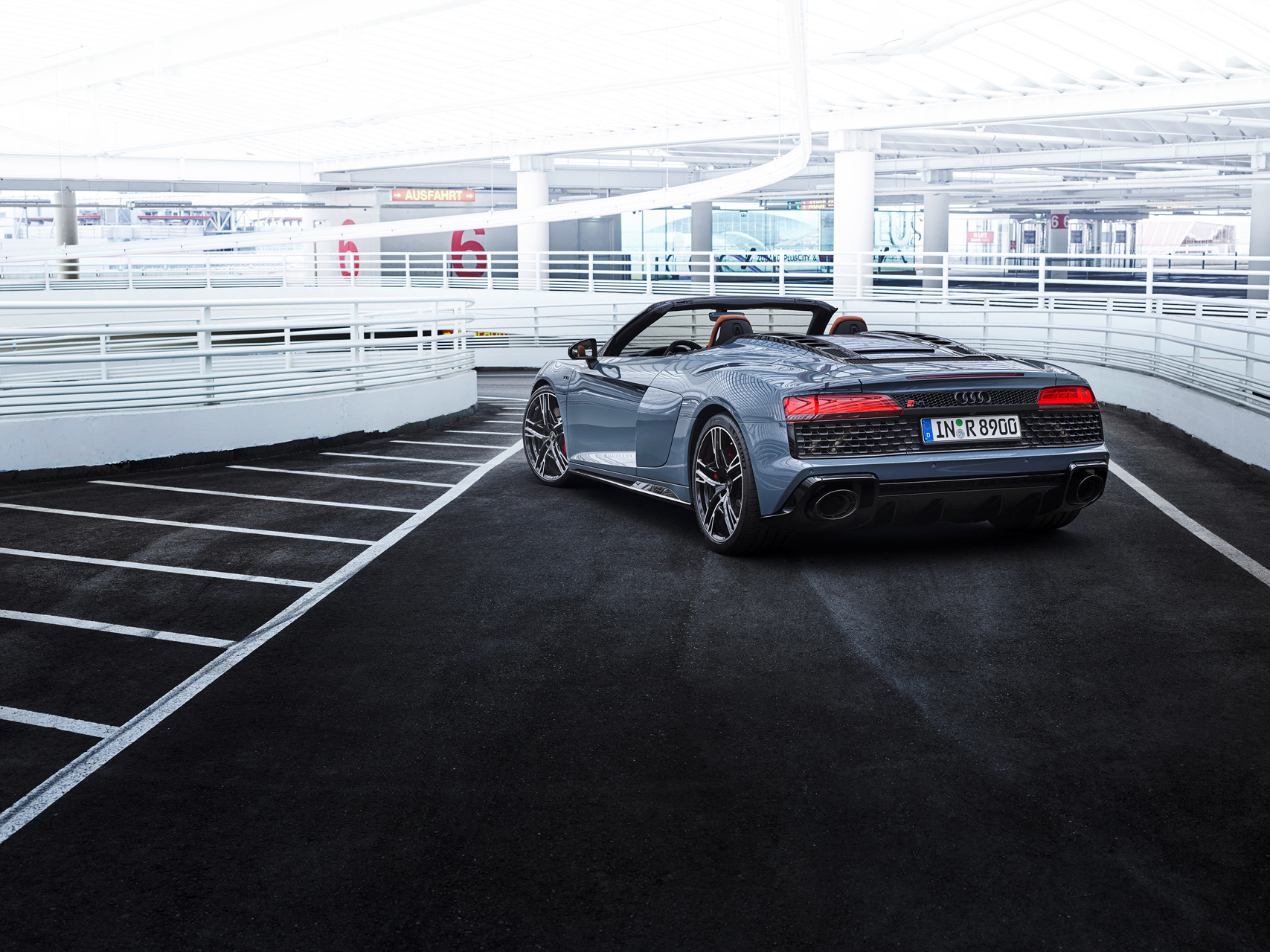 R8 스파이더 이미지