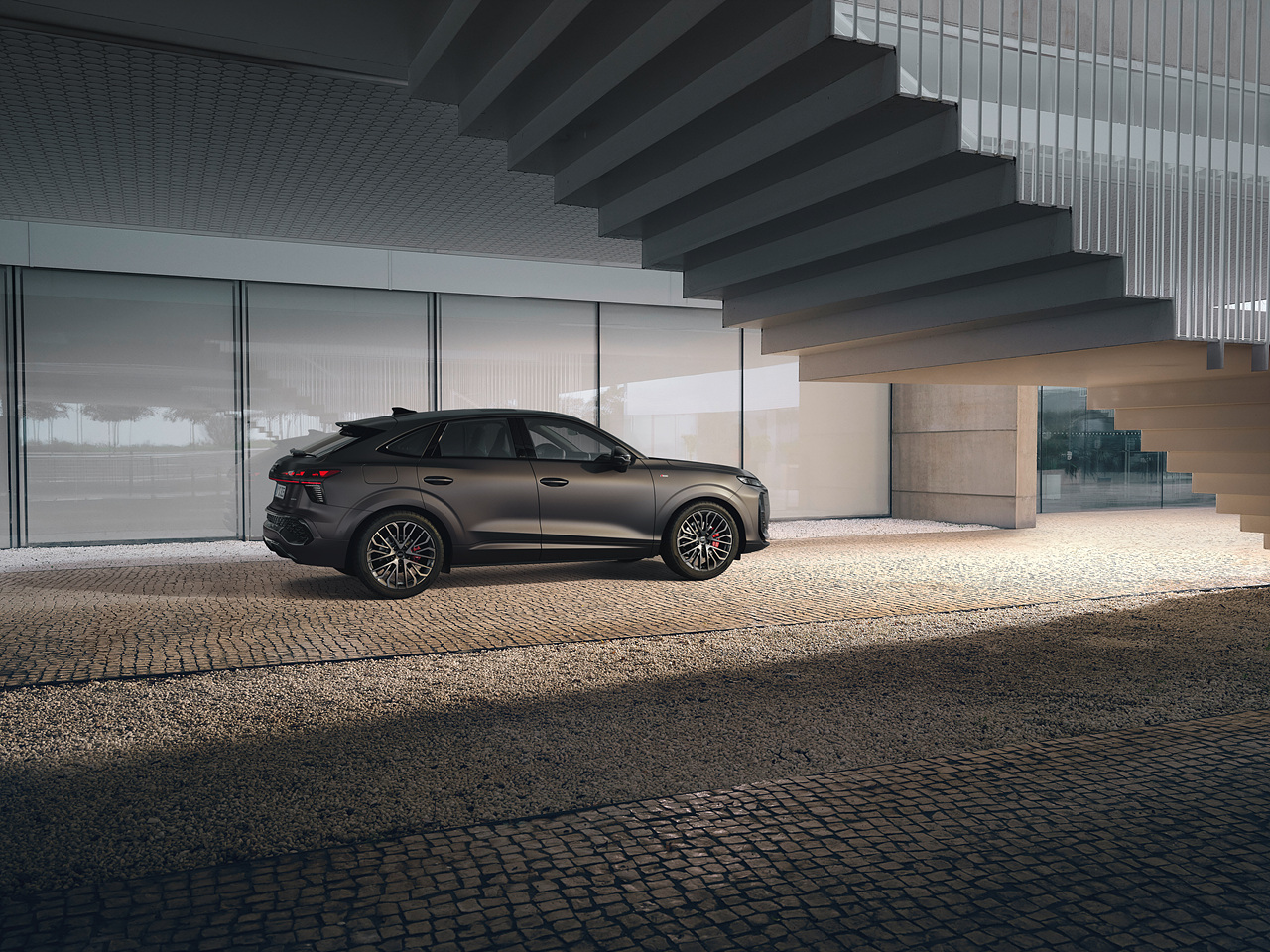 Q3 스포트백 이미지