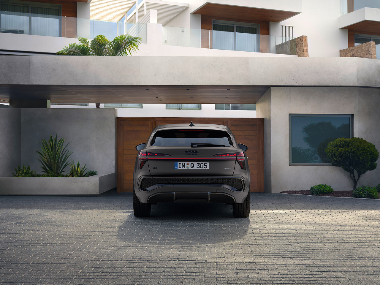 Q3 스포트백 이미지