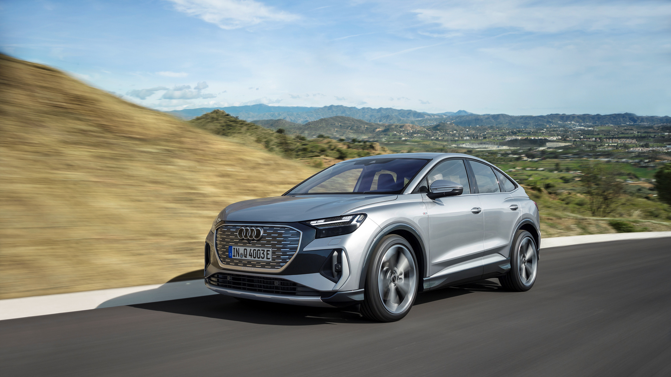 Q4 스포트백 e-트론 이미지