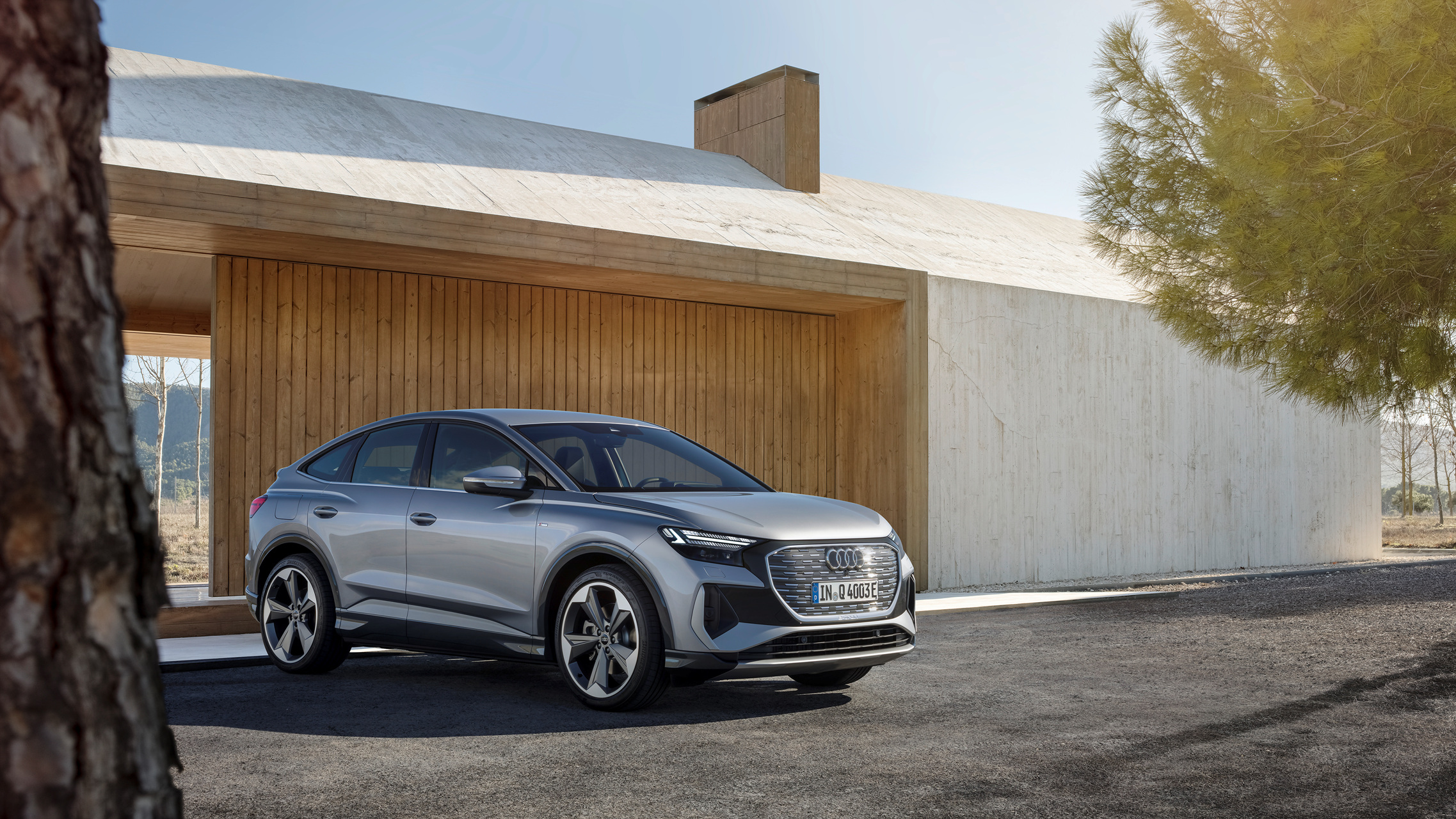 Q4 스포트백 e-트론 이미지