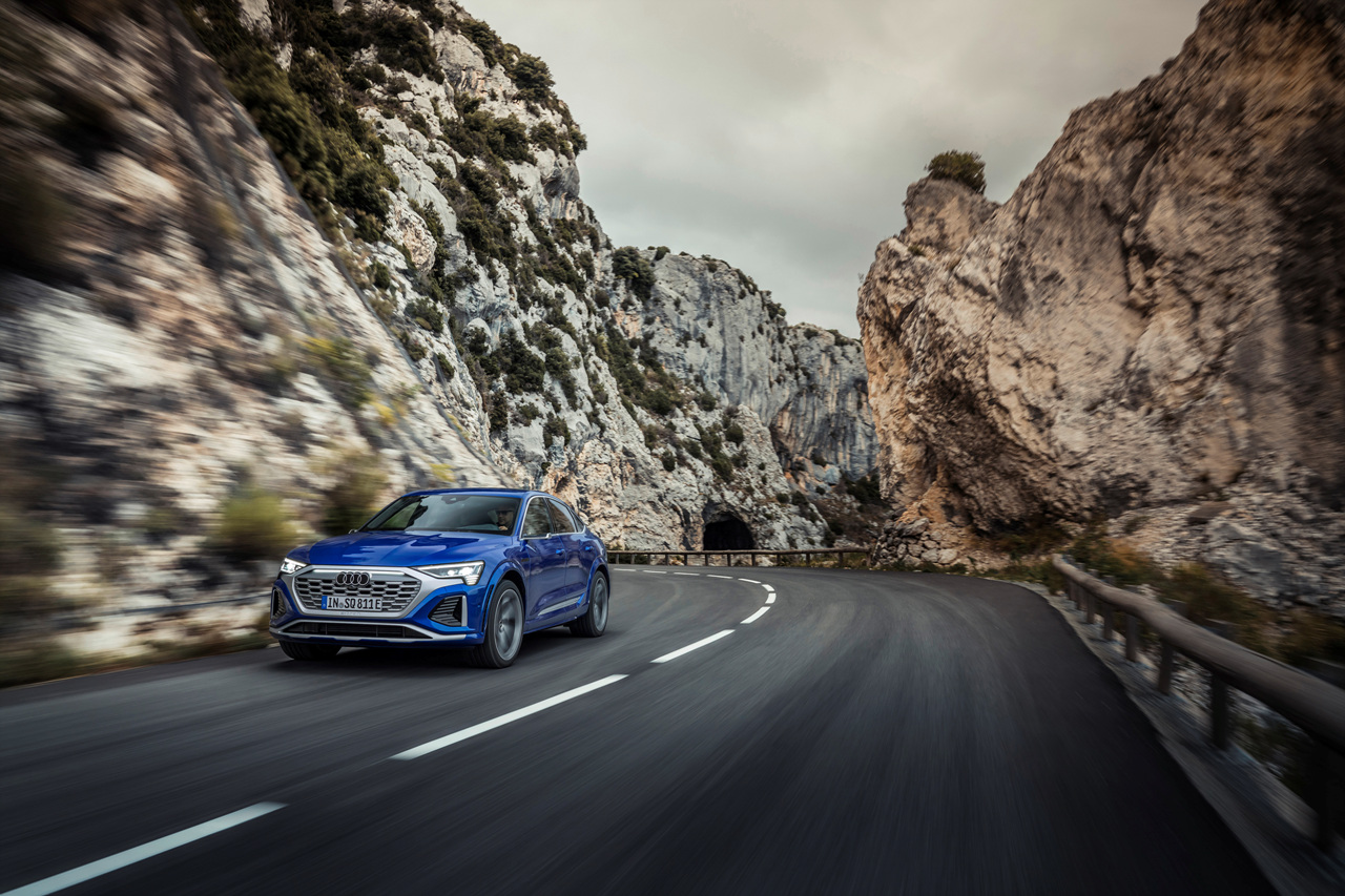 SQ8 스포트백 e-트론 이미지