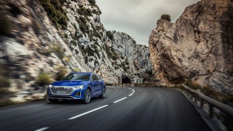 SQ8 스포트백 e-트론