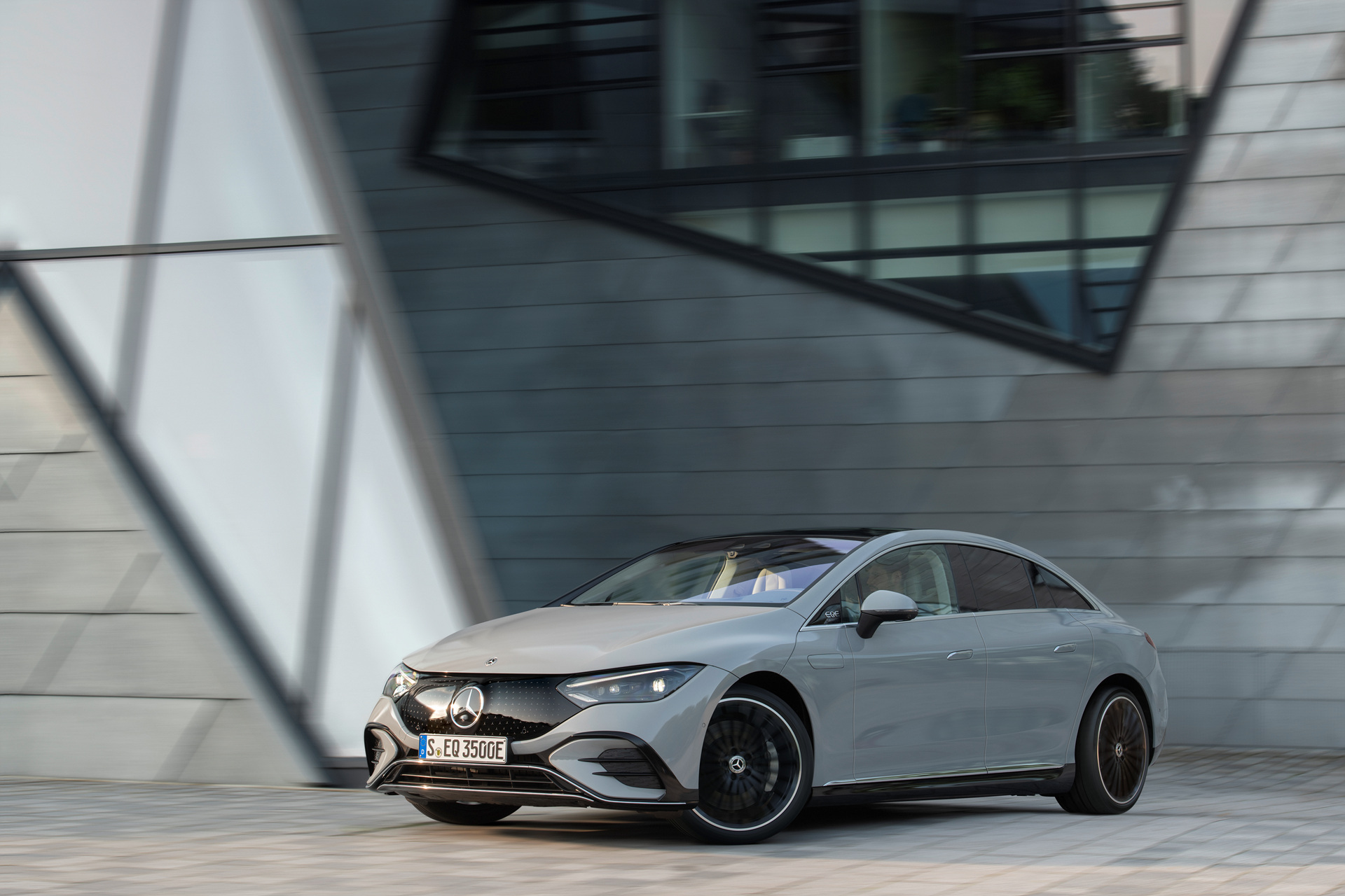 EQE350 4MATIC 이미지