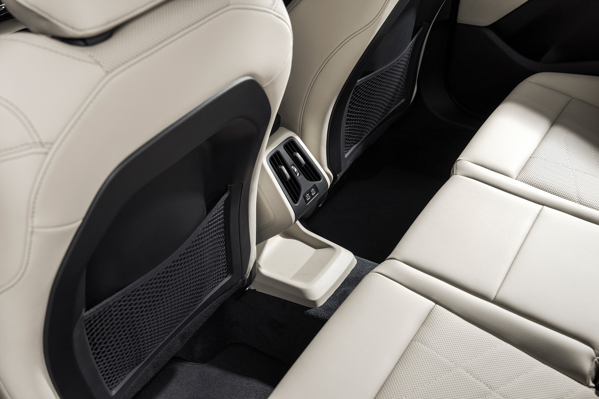 2시리즈 액티브 투어러 218d 이미지