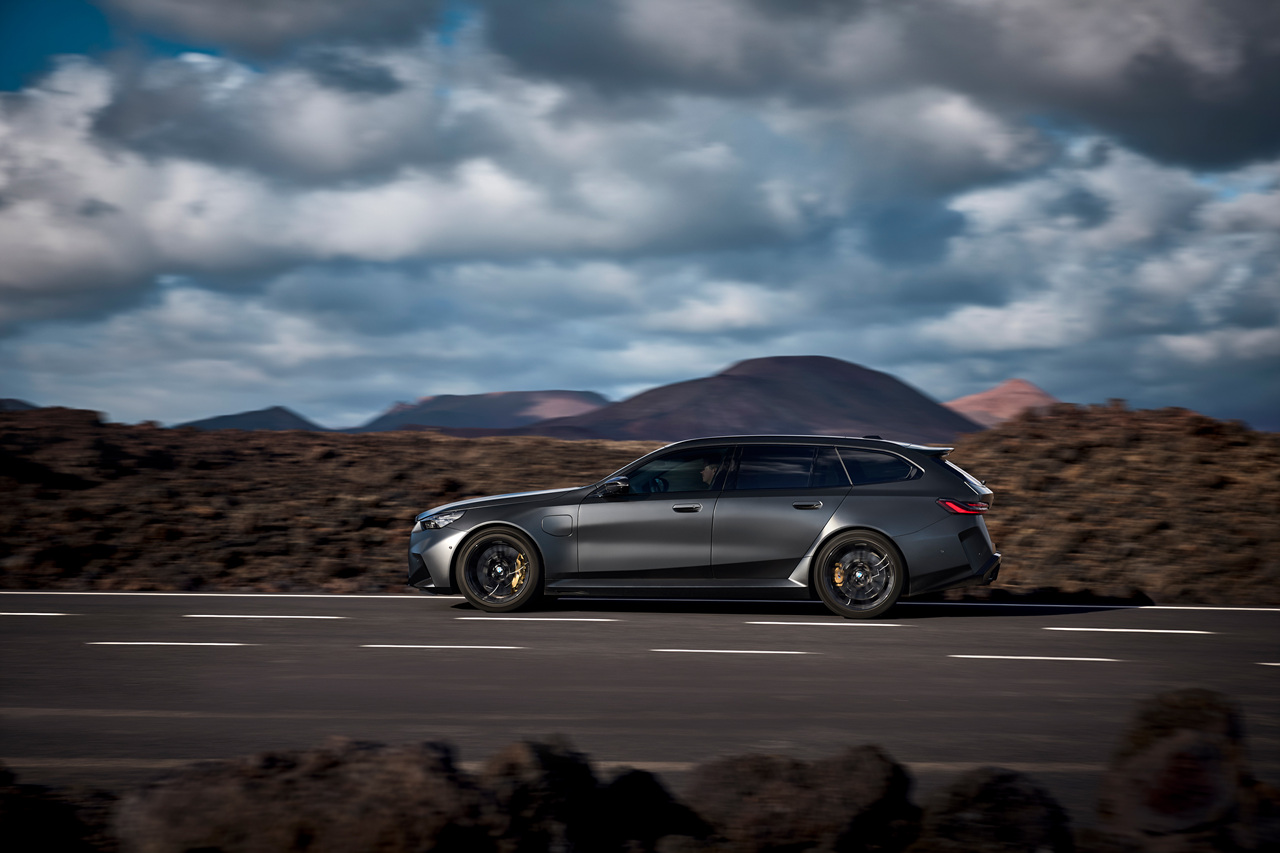 M5 투어링 이미지