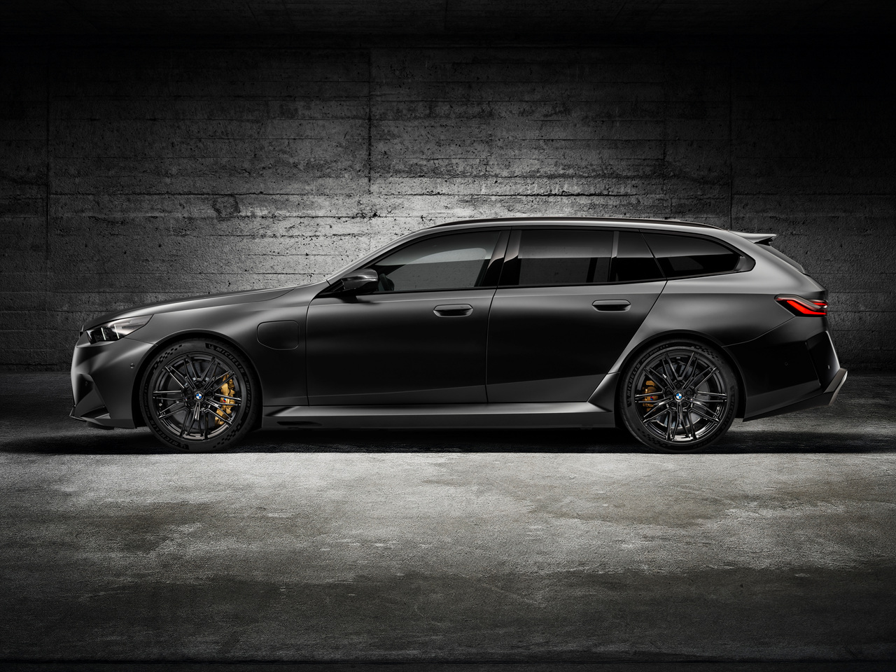 M5 투어링 이미지