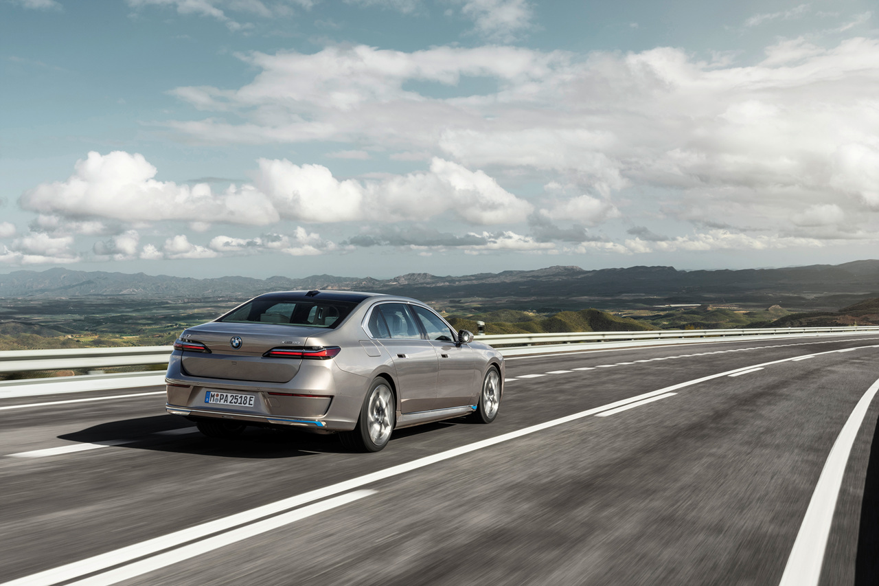 i7 eDrive50 이미지