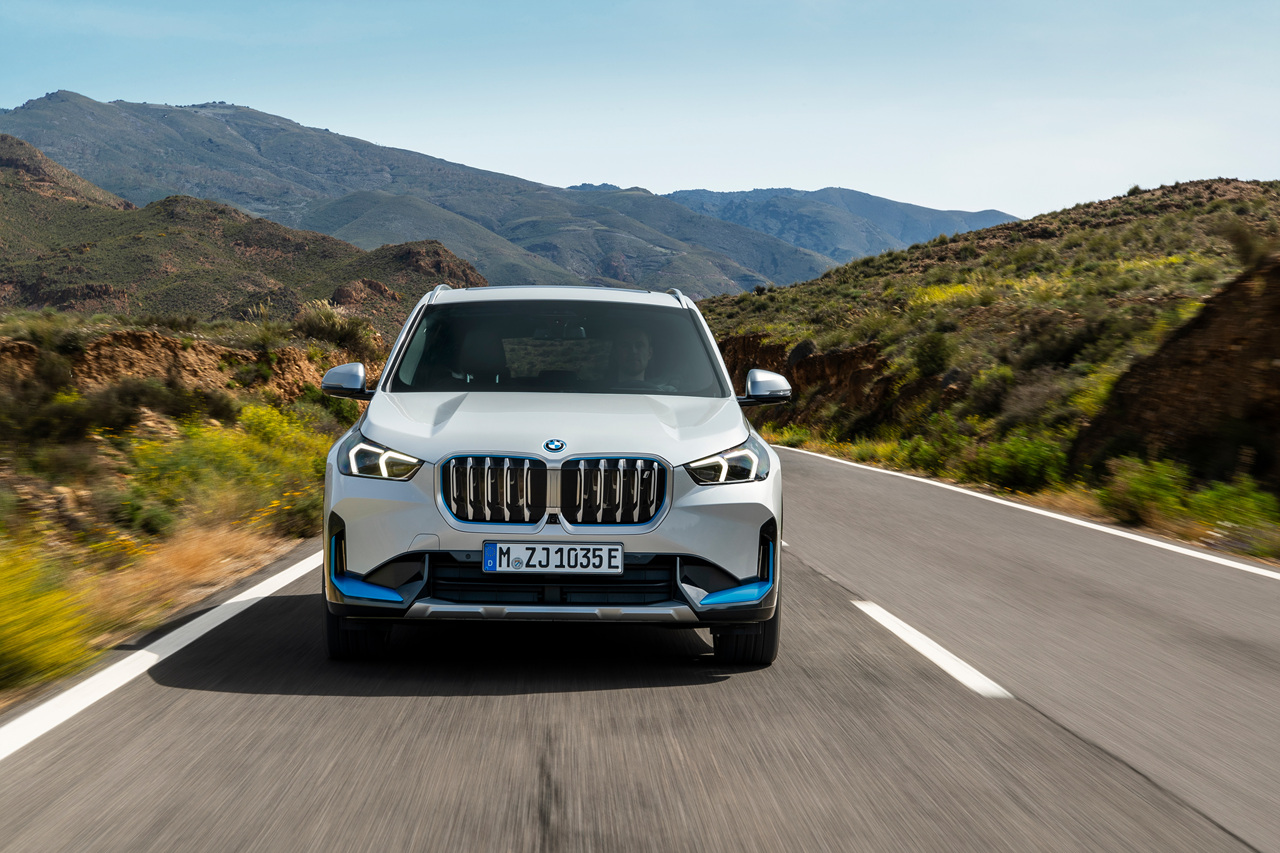 BMW iX1 xDrive30 이미지