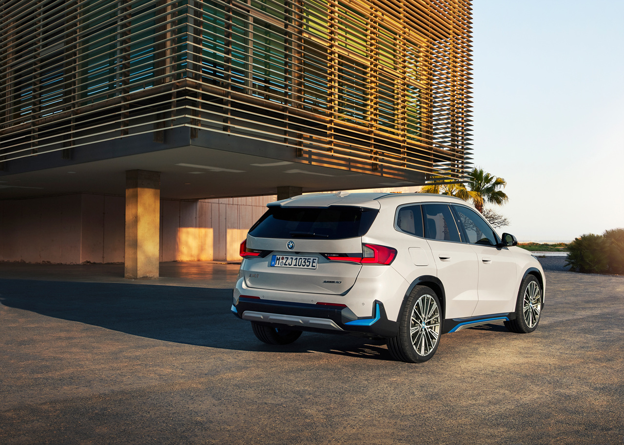 BMW iX1 xDrive30 이미지