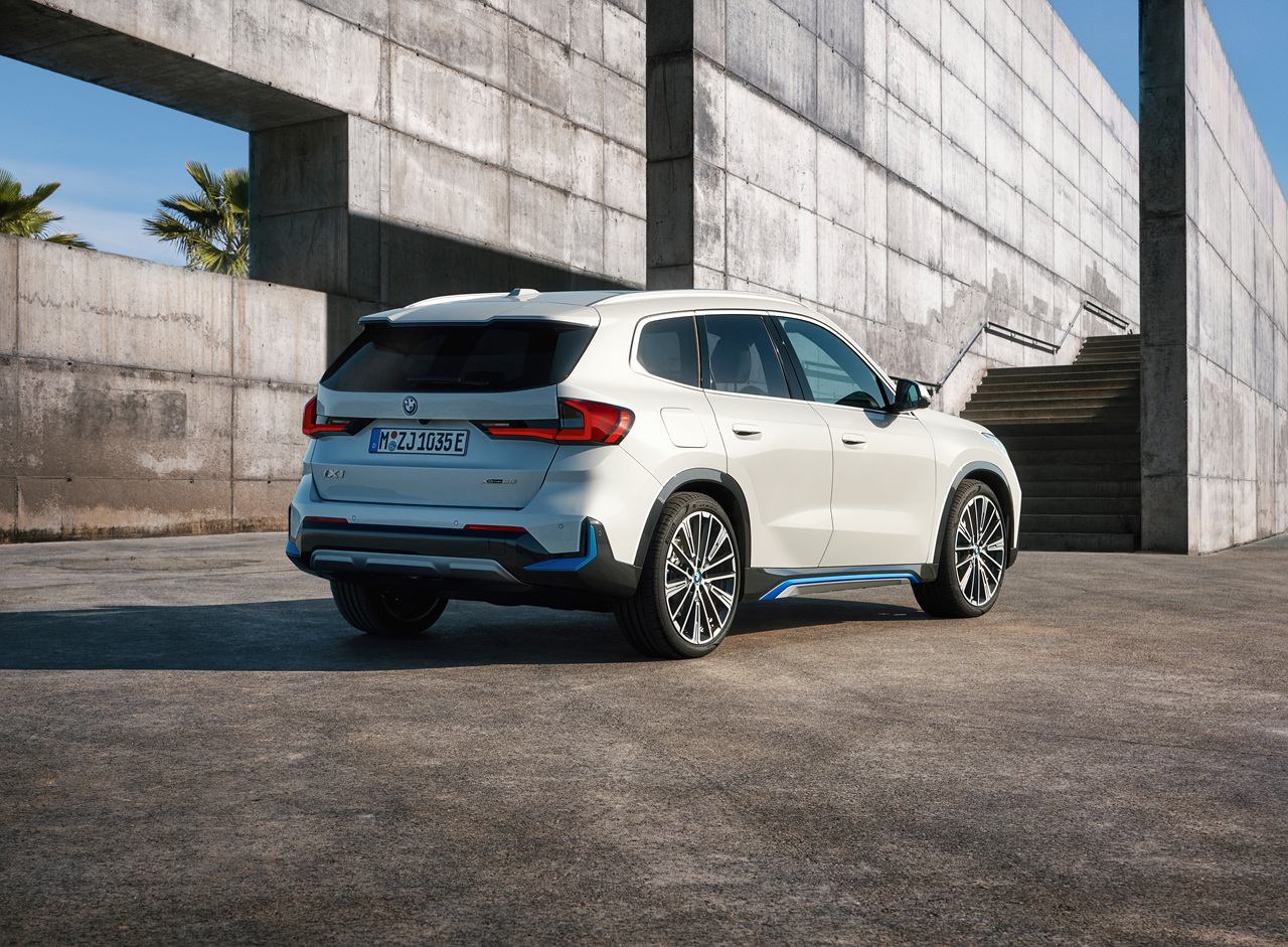 BMW iX1 xDrive30 이미지