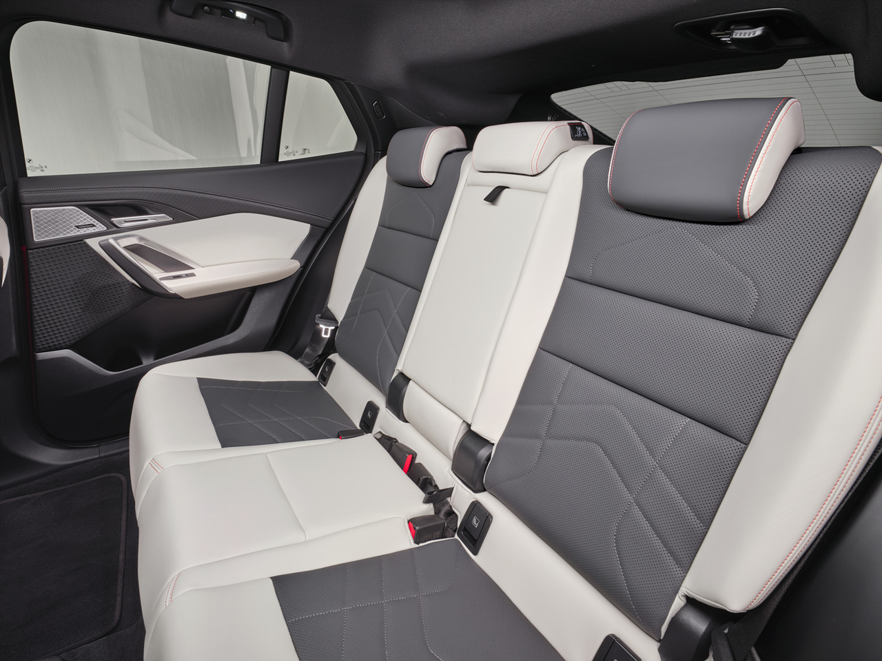 iX2 eDrive20 이미지