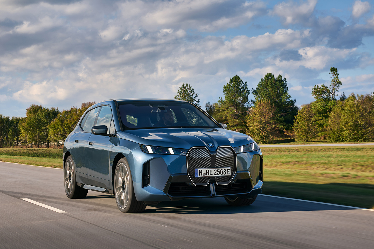 iX xDrive45 이미지