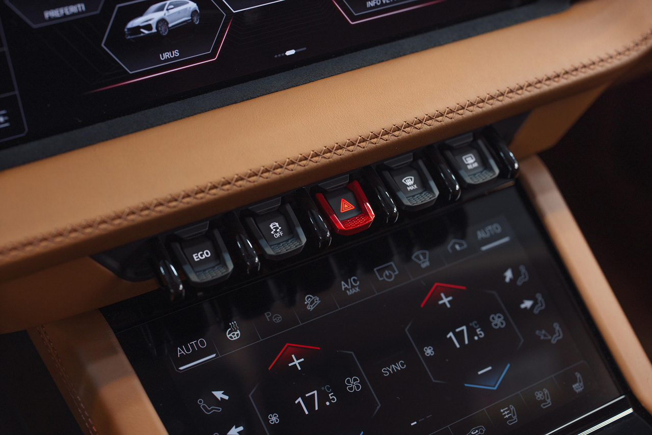 우루스 SE 이미지