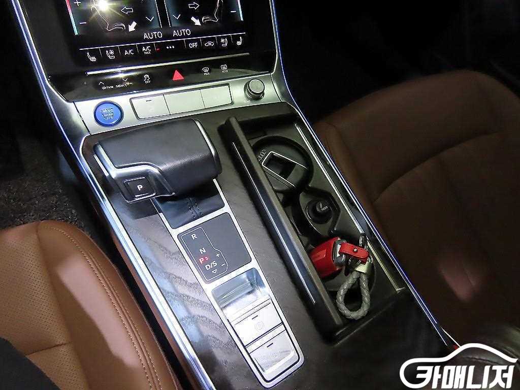 아우디 A6 (C8) 45 TFSI 프리미엄 썸네일 12