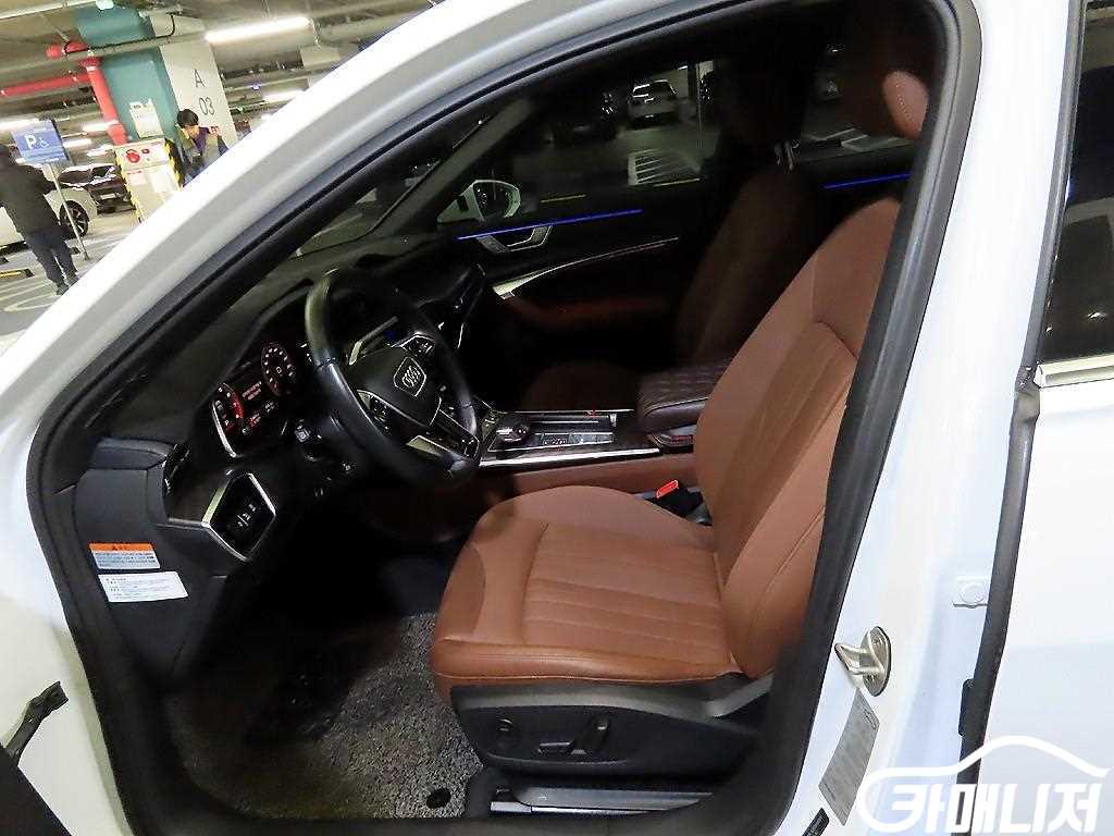 아우디 A6 (C8) 45 TFSI 프리미엄 썸네일 6