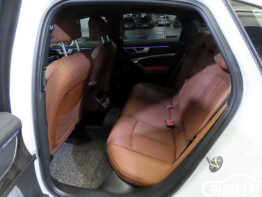 아우디 A6 (C8) 45 TFSI 프리미엄 썸네일 7