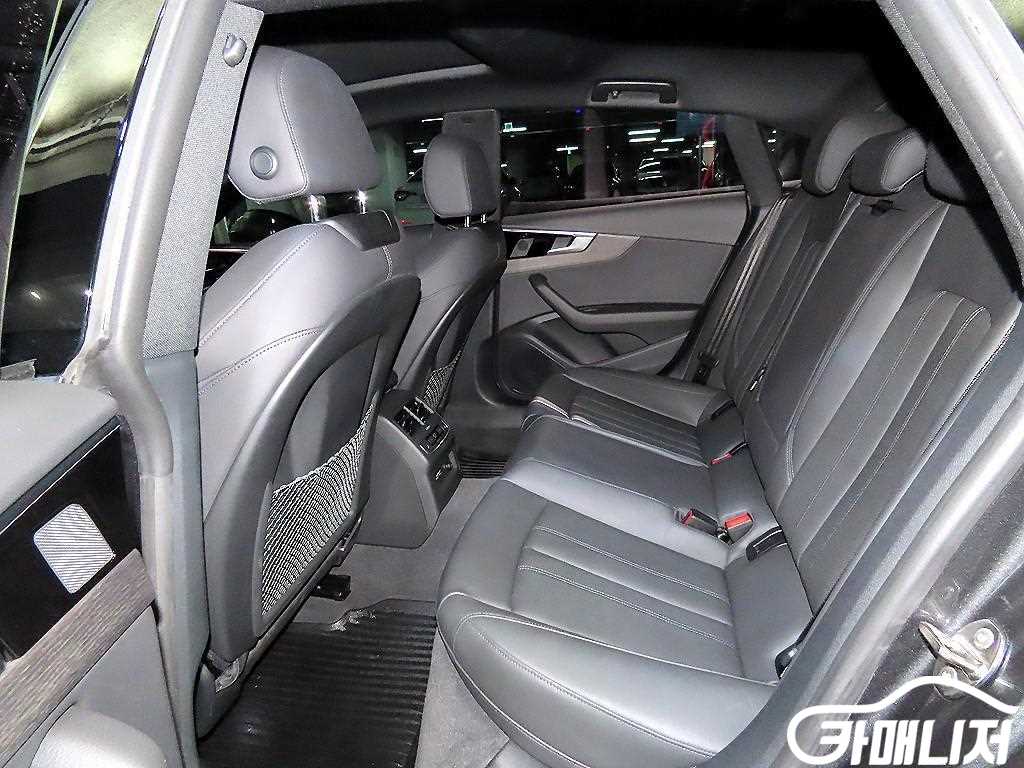 아우디 A5 (F5) 40 TFSI 콰트로 스포트백 썸네일 7