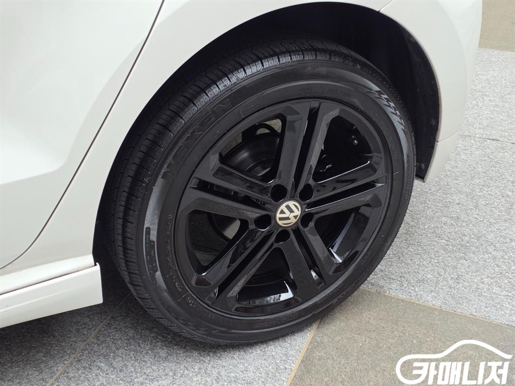 폭스바겐 폴로 1.6 TDI R-LINE 썸네일 6