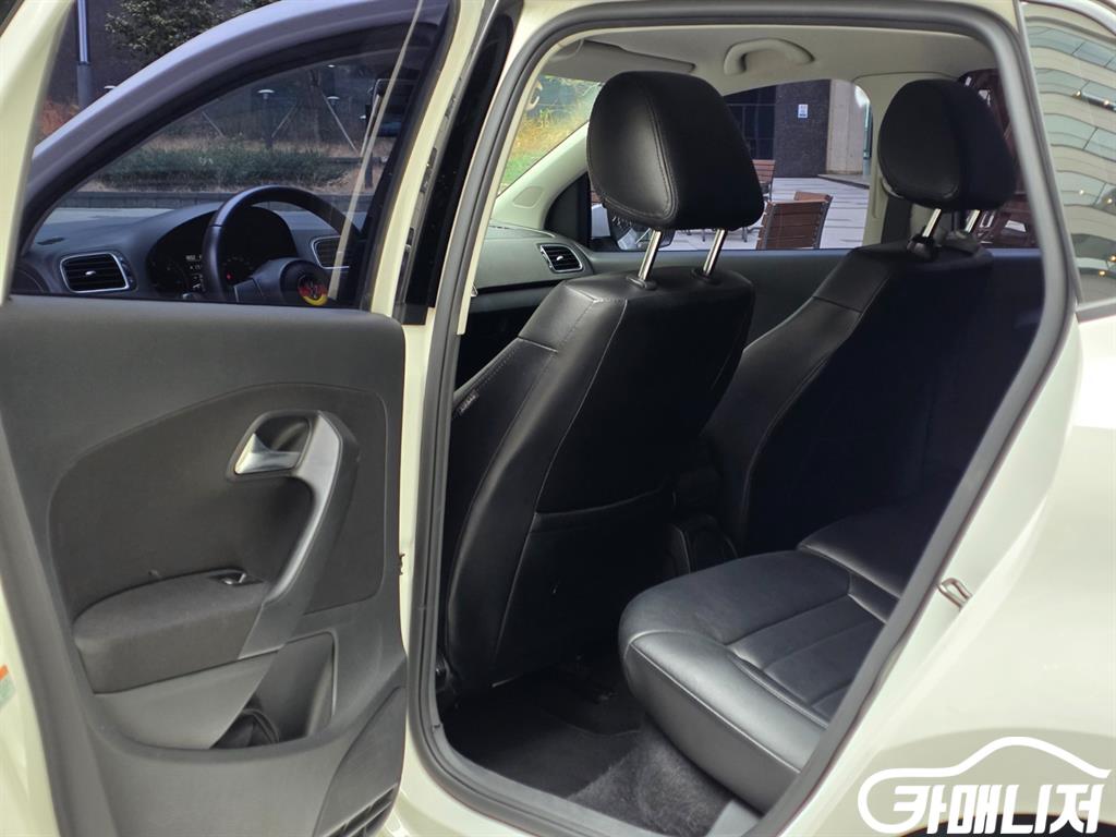 폭스바겐 폴로 1.6 TDI R-LINE 썸네일 9