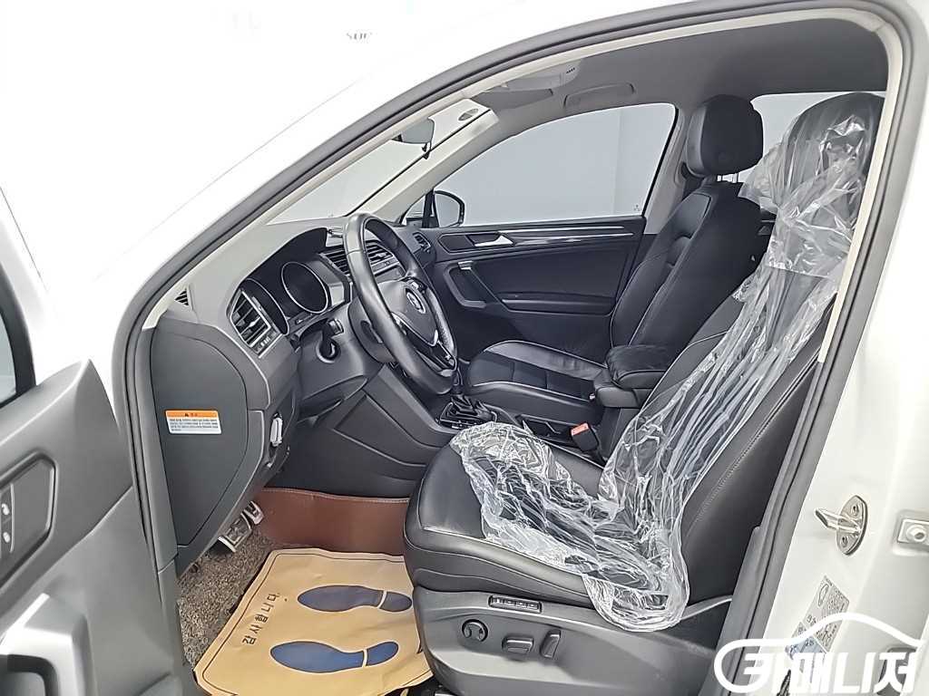 폭스바겐 티구안(2세대) 2.0 TDI 썸네일 11