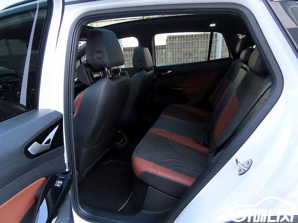 폭스바겐 ID.4 Pro 썸네일 6