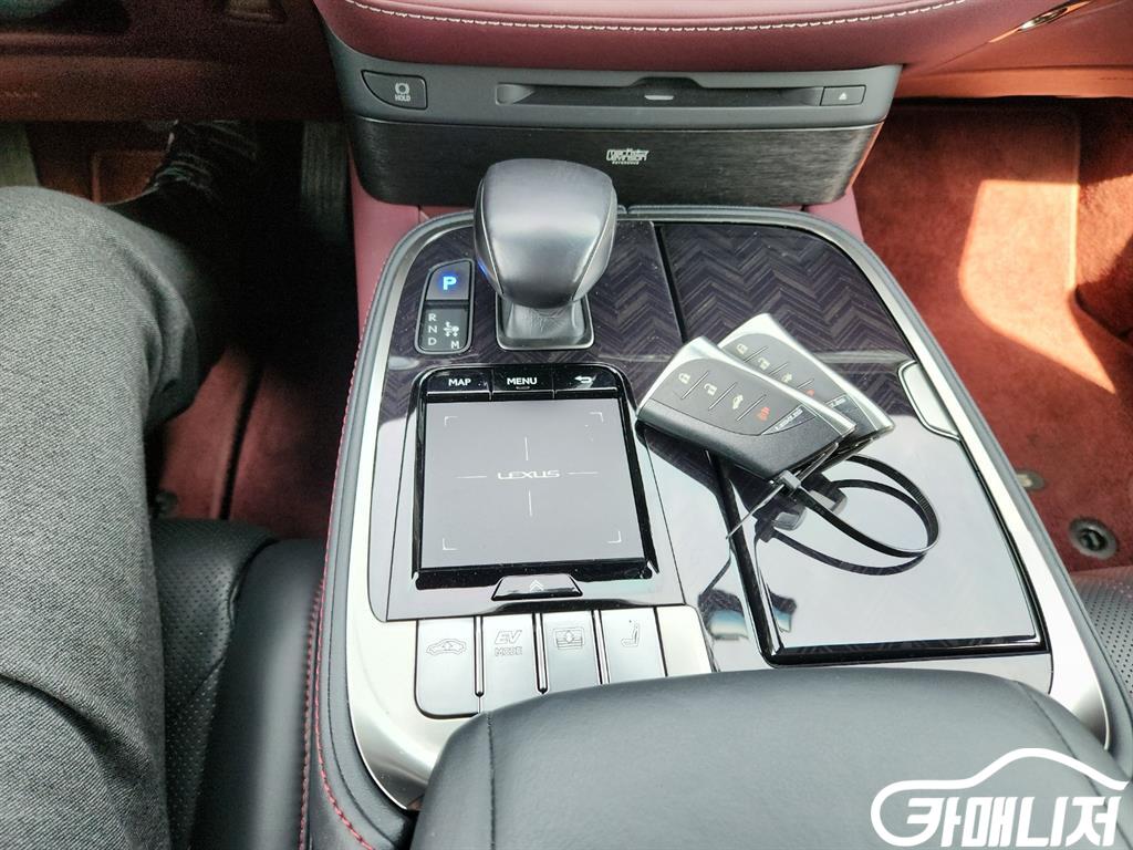 렉서스 LS500h 3.5 플래티넘 AWD 썸네일 10