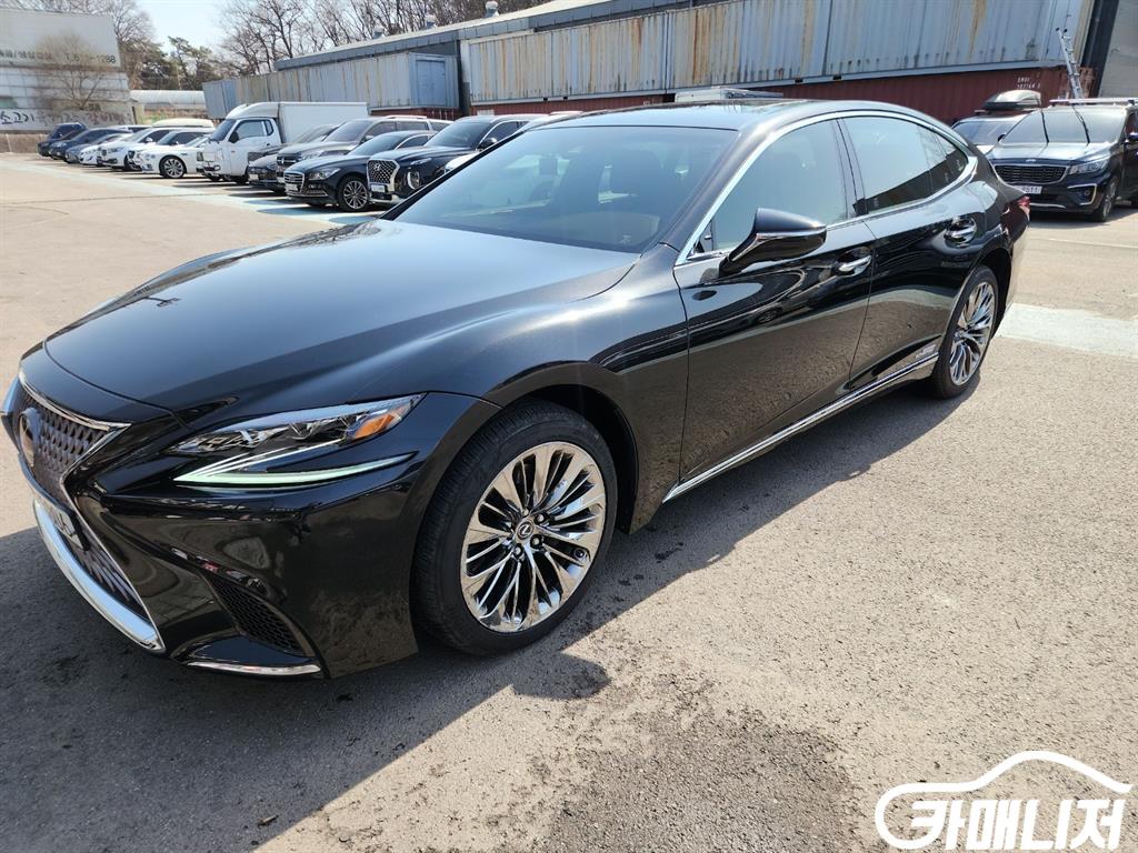 렉서스 LS500h 3.5 플래티넘 AWD 썸네일 2