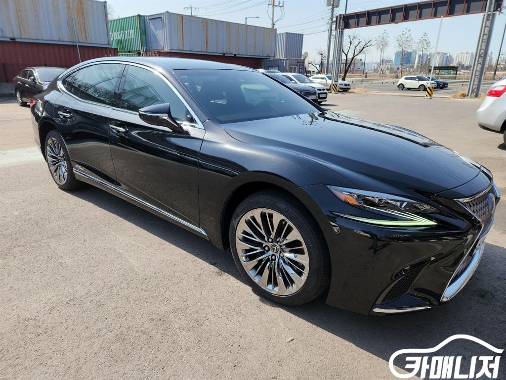 렉서스 LS500h 3.5 플래티넘 AWD 썸네일 3