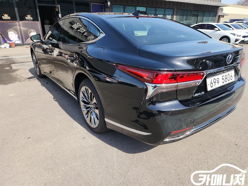 렉서스 LS500h 3.5 플래티넘 AWD 썸네일 4