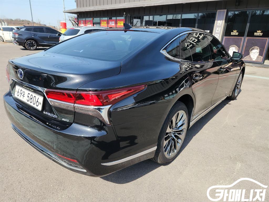 렉서스 LS500h 3.5 플래티넘 AWD 썸네일 6