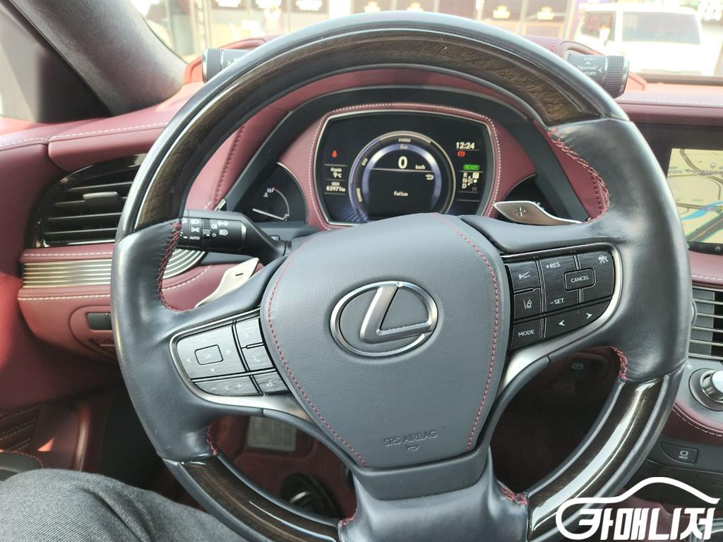 렉서스 LS500h 3.5 플래티넘 AWD 썸네일 8