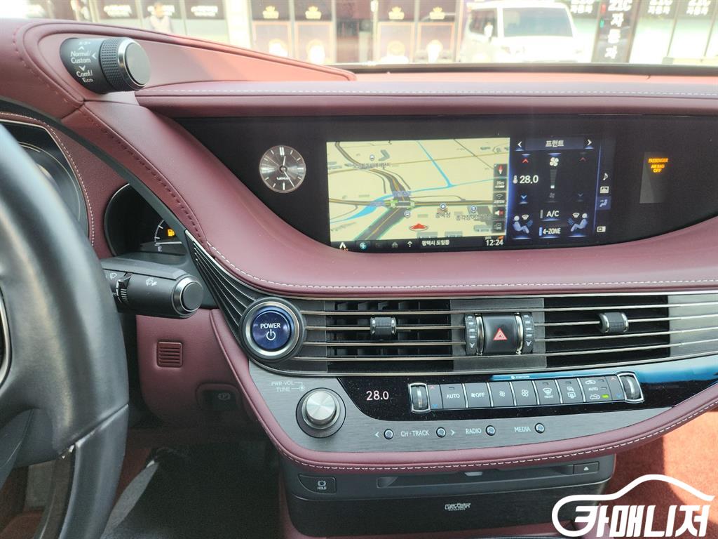 렉서스 LS500h 3.5 플래티넘 AWD 썸네일 9