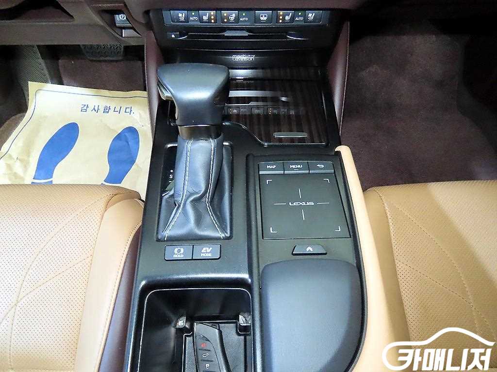 렉서스 ES300h 7세대 이그제큐티브 썸네일 12