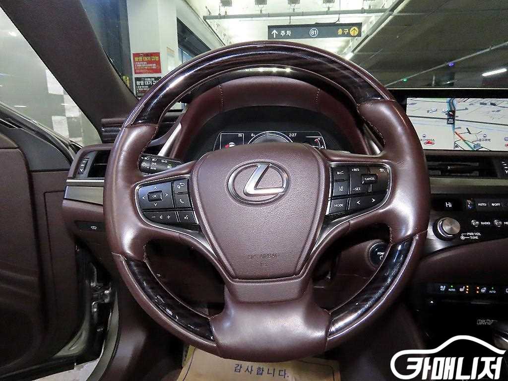 렉서스 ES300h 7세대 이그제큐티브 썸네일 8
