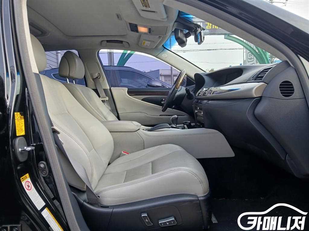 렉서스 LS600hL 4인승 썸네일 10