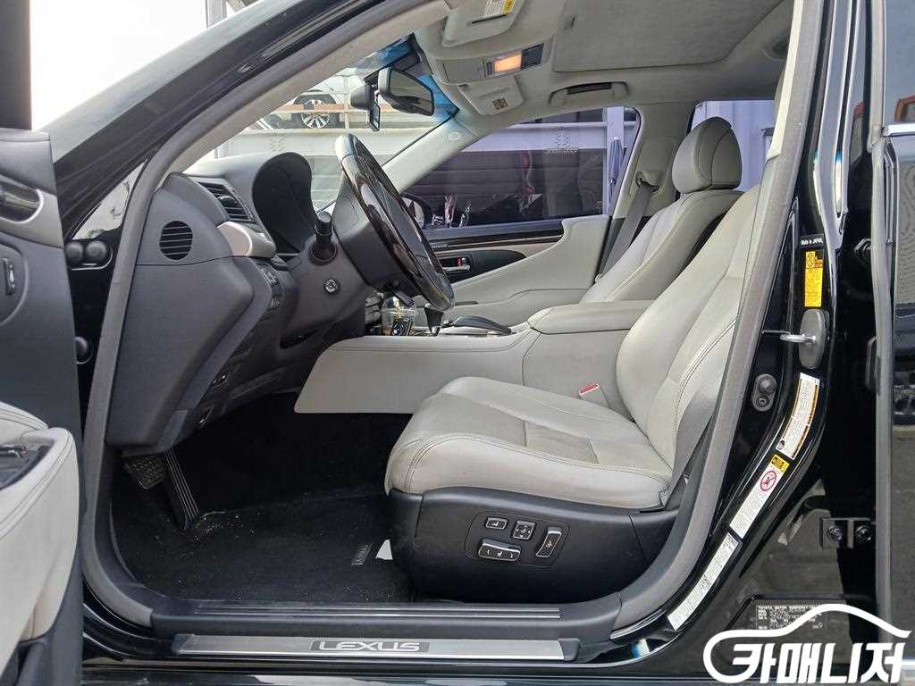 렉서스 LS600hL 4인승 썸네일 6
