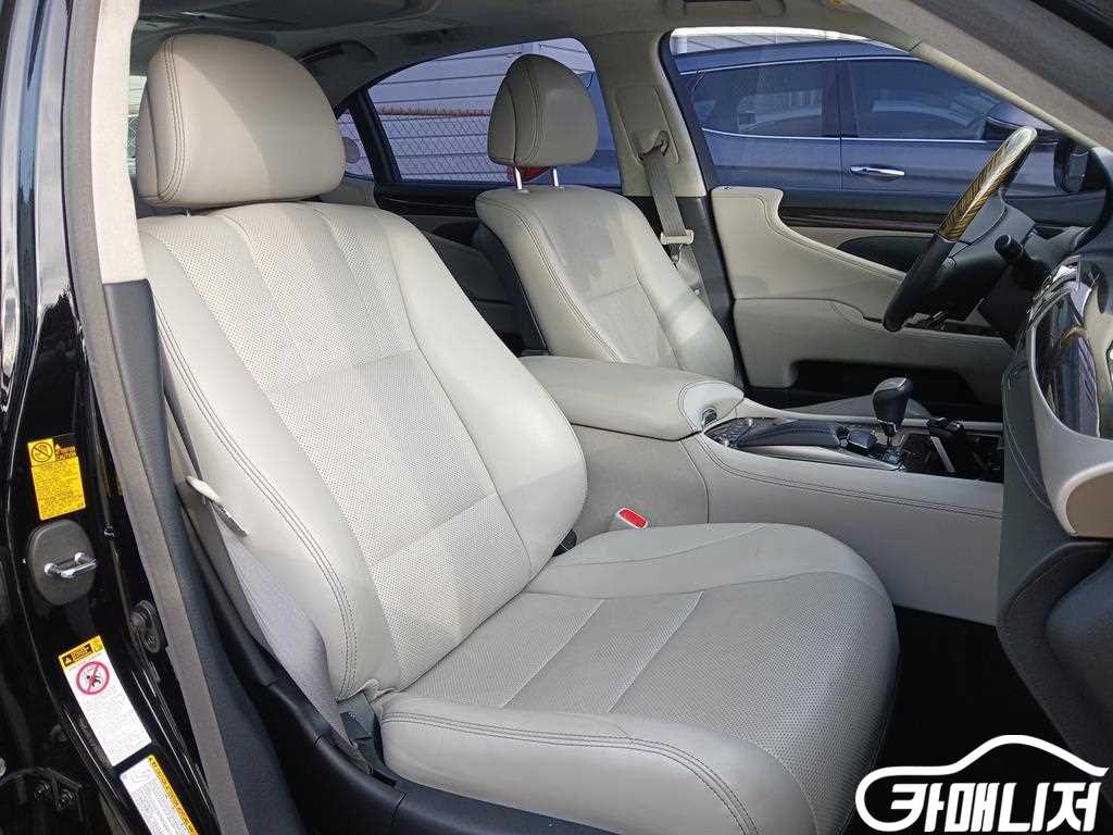 렉서스 LS600hL 4인승 썸네일 7