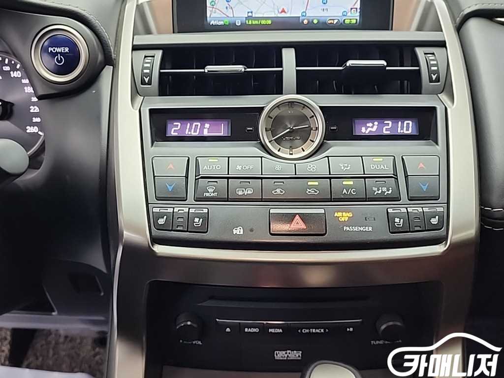 렉서스 NX 300h 이그제큐티브 썸네일 10