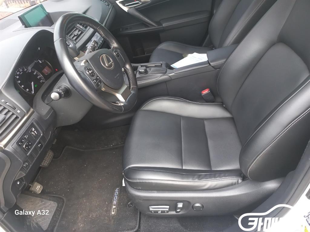 렉서스 뉴CT CT200H 썸네일 5