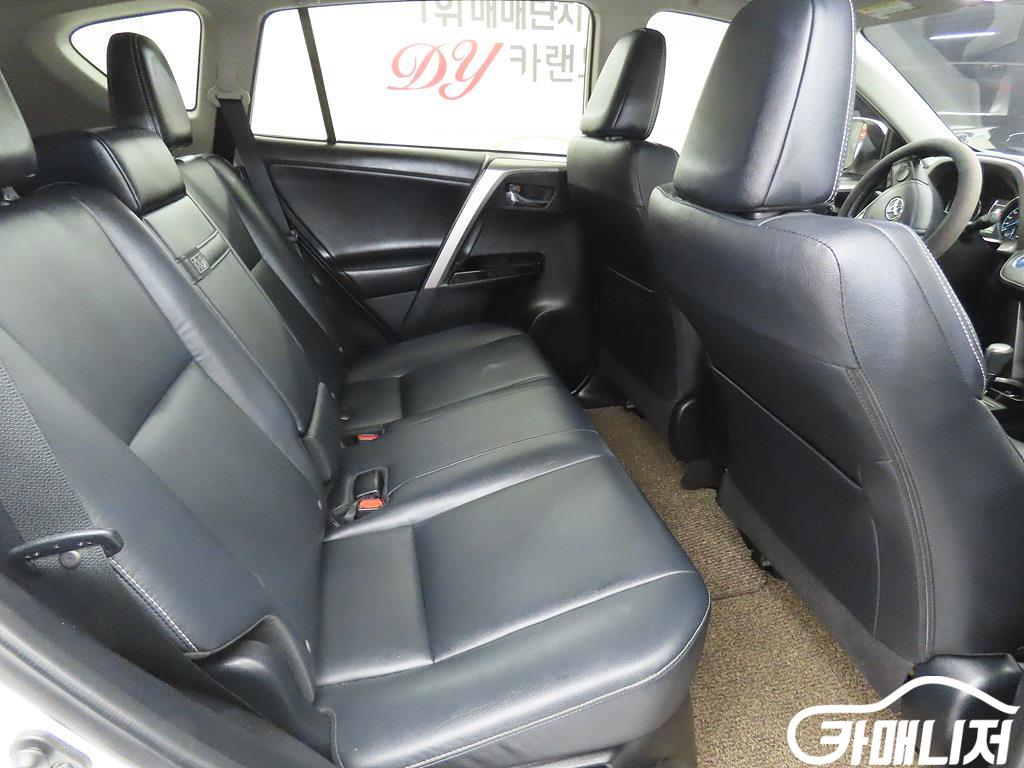 토요타 라브4 2.5 4WD 하이브리드 썸네일 7