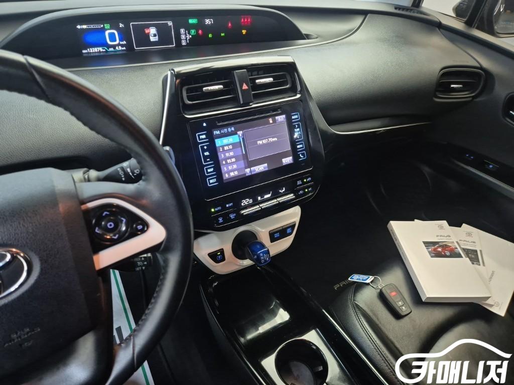 토요타 프리우스 4세대 1.8 E 썸네일 10