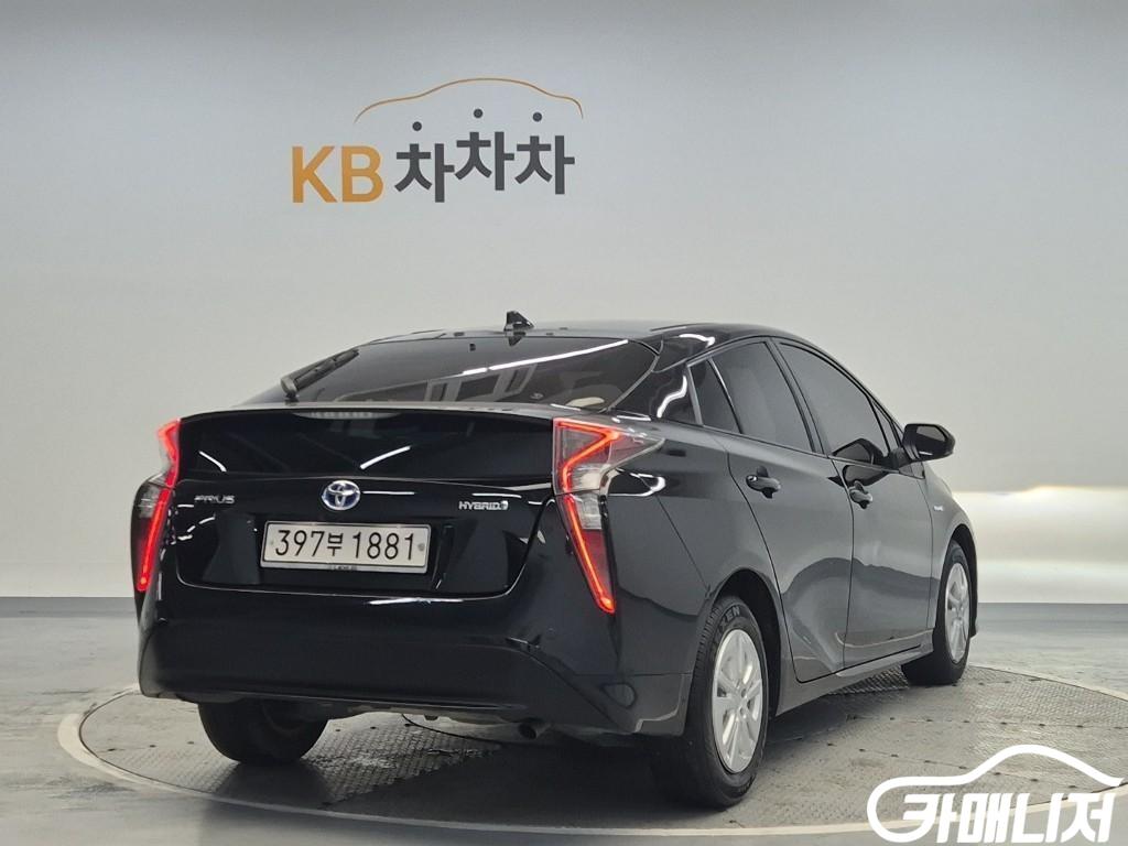 토요타 프리우스 4세대 1.8 E 썸네일 3