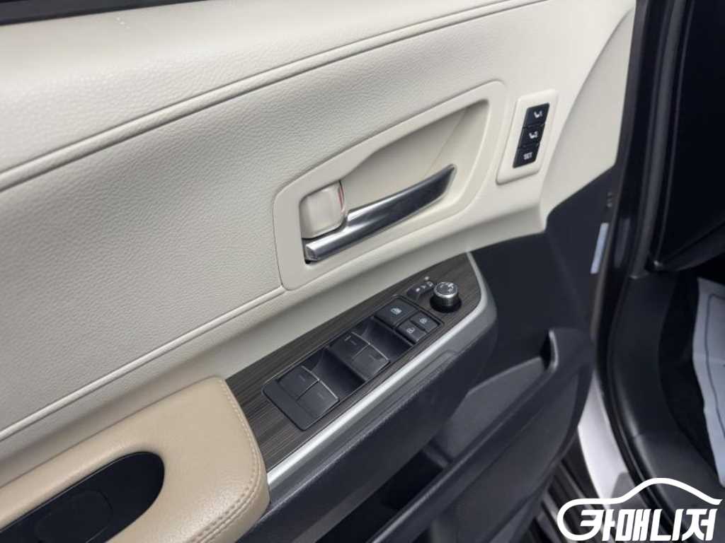 토요타 시에나 2.5 2WD 하이브리드 썸네일 7