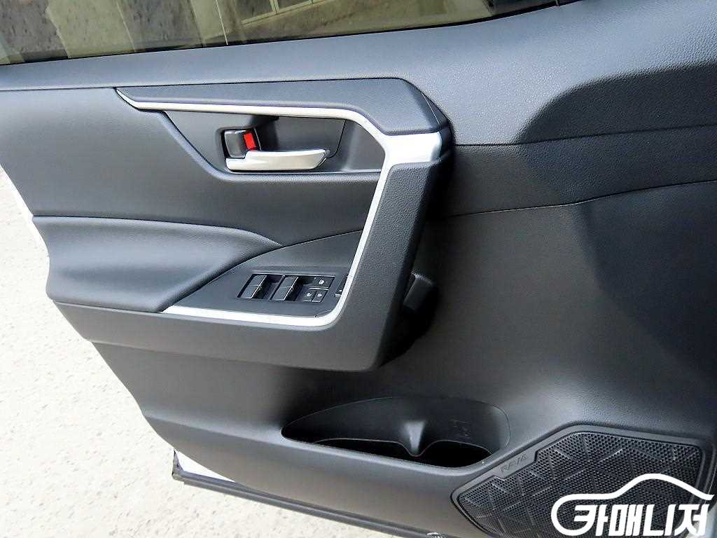 토요타 RAV4(5세대) 2.5 2WD 하이브리드 XLE 썸네일 11