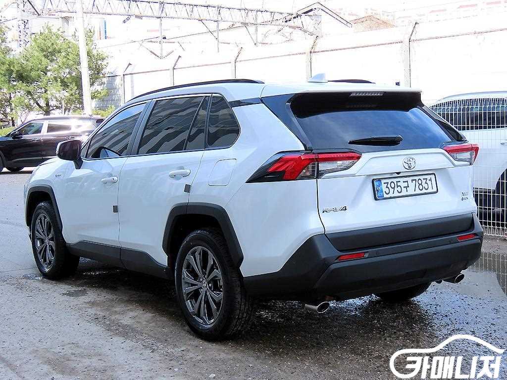토요타 RAV4(5세대) 2.5 2WD 하이브리드 XLE 썸네일 3