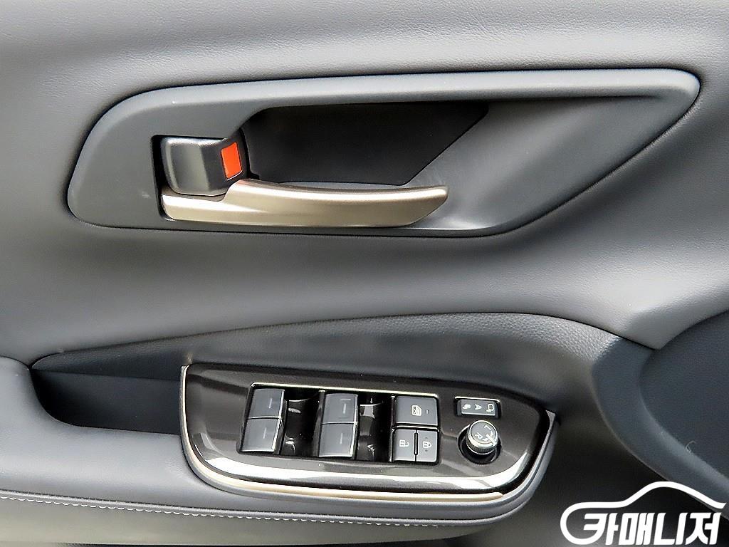 토요타 크라운 크로스오버 2.5 4WD 하이브리드 썸네일 11