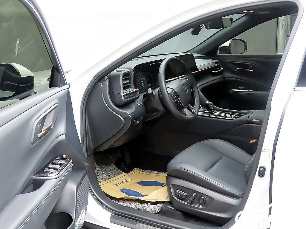 토요타 크라운 크로스오버 2.5 4WD 하이브리드 썸네일 5