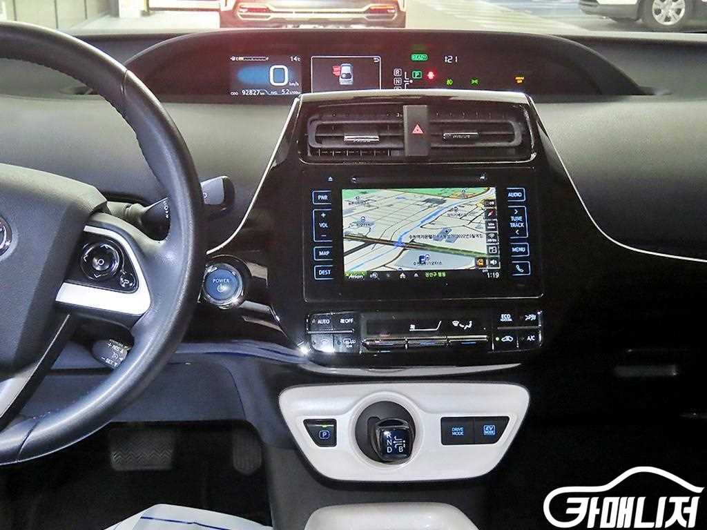 토요타 프리우스 4세대 1.8 E 썸네일 11